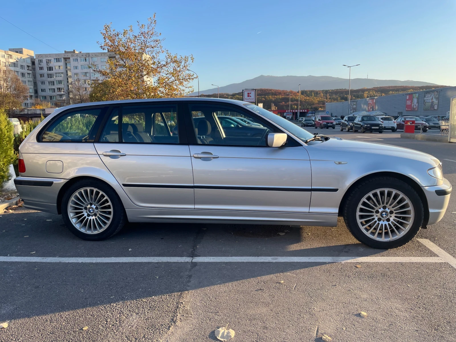 BMW 325 Xi, снимка 3 - Автомобили и джипове - 56044907