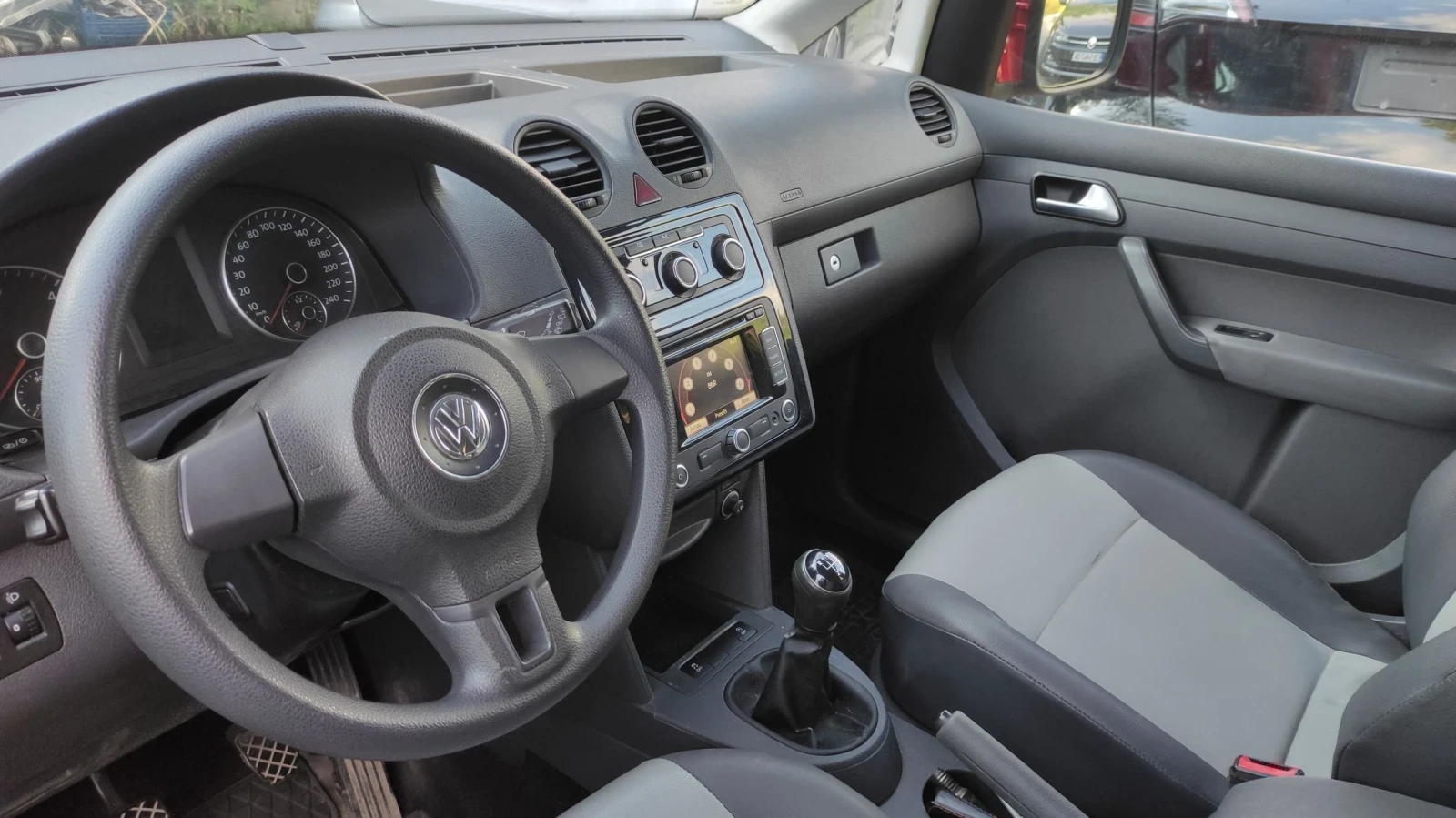 VW Caddy Maxi 7места, снимка 8 - Автомобили и джипове - 56365222