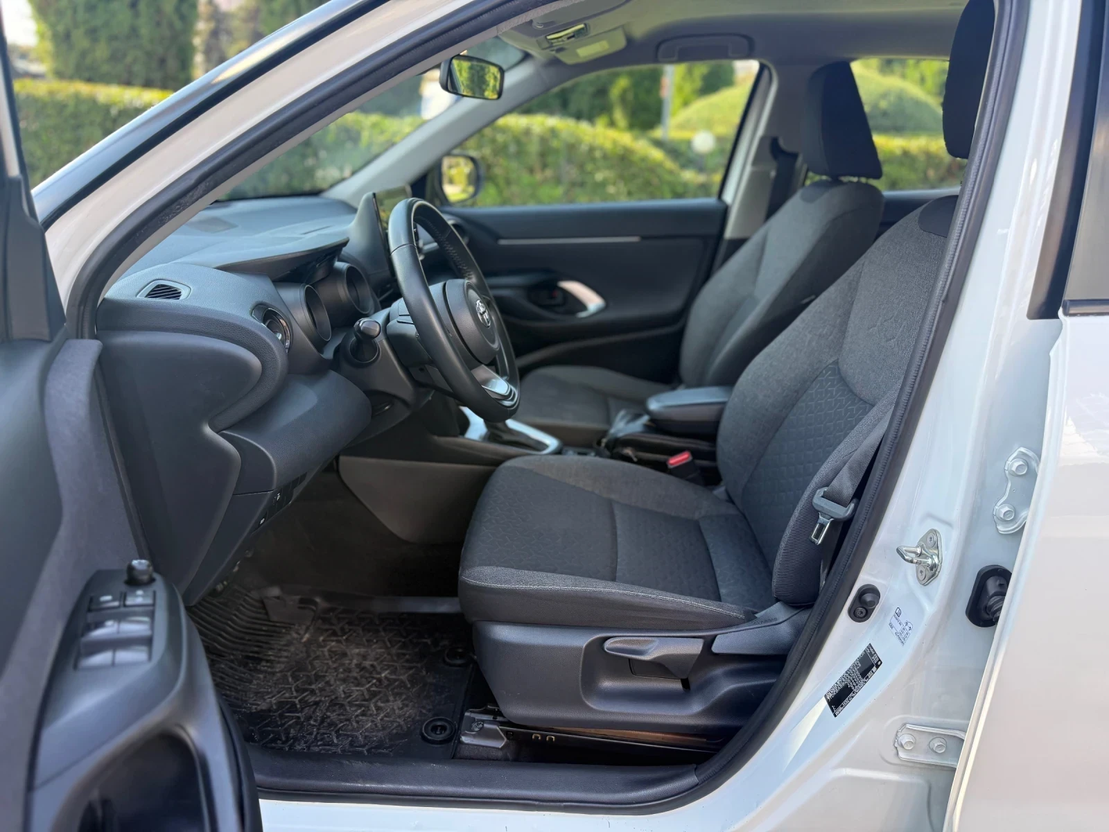 Toyota Yaris Cross Хибрид, снимка 15 - Автомобили и джипове - 56732284