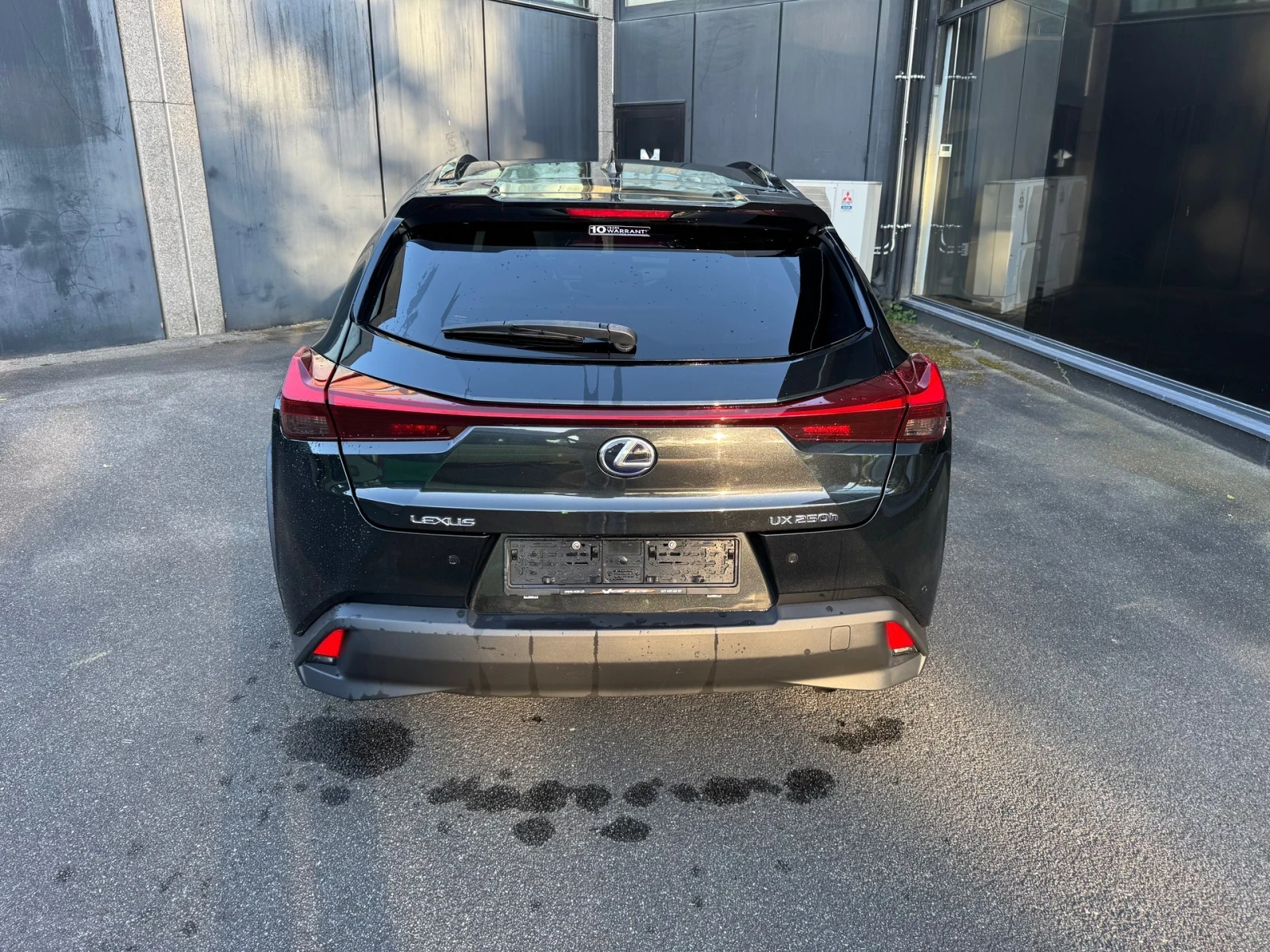 Lexus UX 250h 4x4 - изображение 3