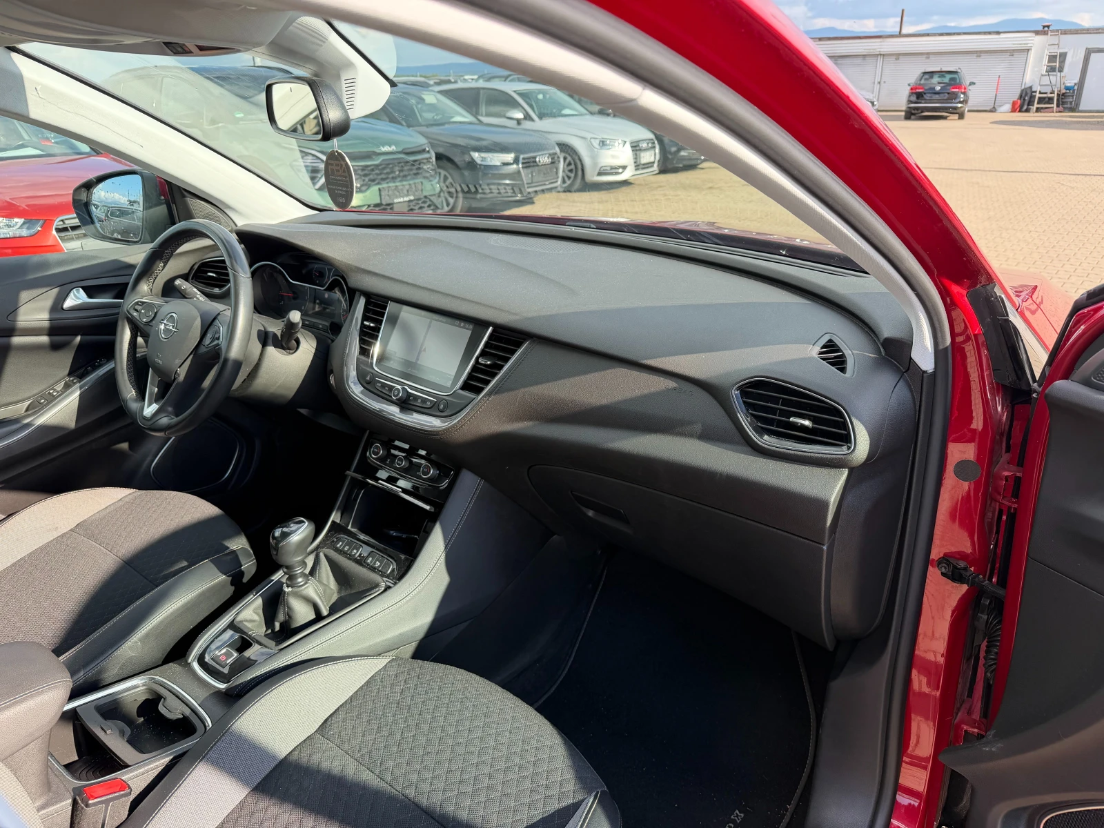 Opel Grandland X 1.2TURBO NAVI EURO 6, снимка 11 - Автомобили и джипове - 55043042