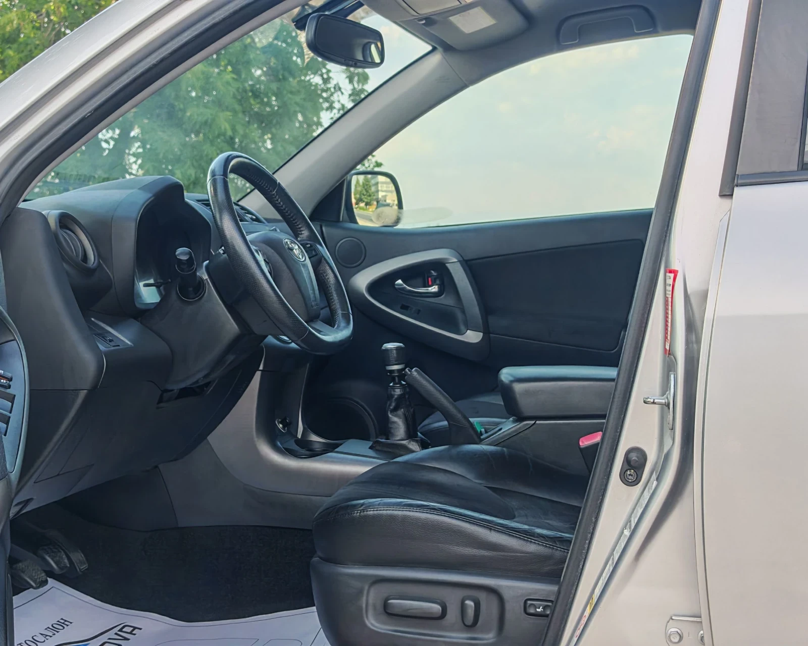 Toyota Rav4 2.2 136 К.С. ДИЗЕЛ! 4Х4! , снимка 8 - Автомобили и джипове - 55064279