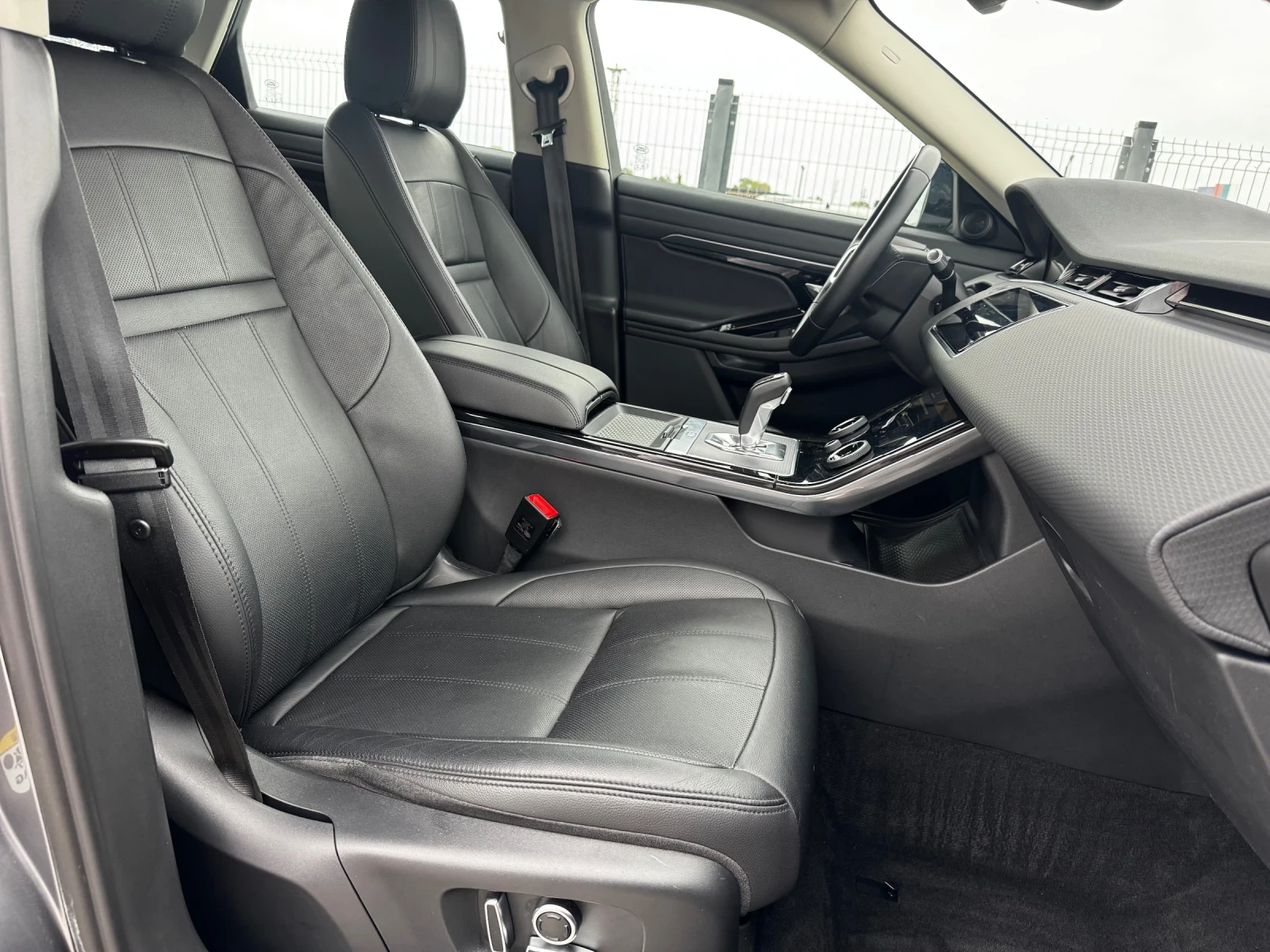 Land Rover Range Rover Evoque 2.0D FACELIFT, снимка 13 - Автомобили и джипове - 56271423