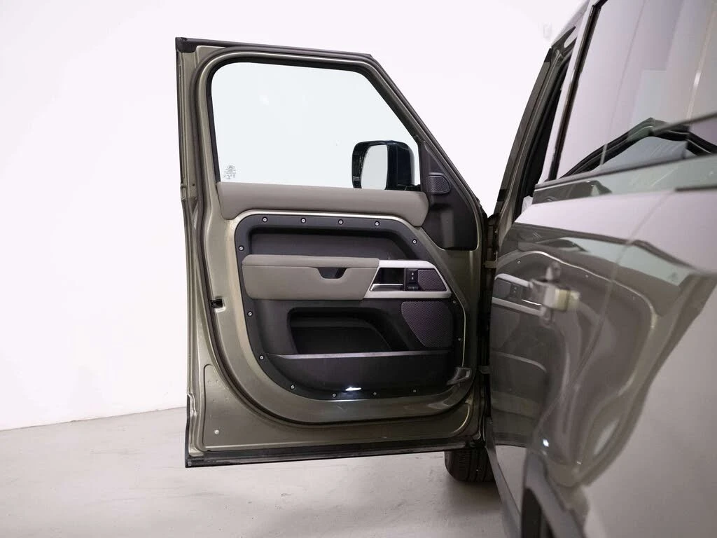 Land Rover Defender 110 SE AWD| 360| MERIDIAN| DIGITAL DASH, снимка 6 - Автомобили и джипове - 56331140