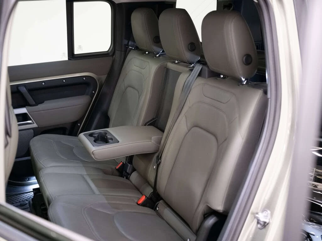Land Rover Defender 110 SE AWD| 360| MERIDIAN| DIGITAL DASH, снимка 15 - Автомобили и джипове - 56331140