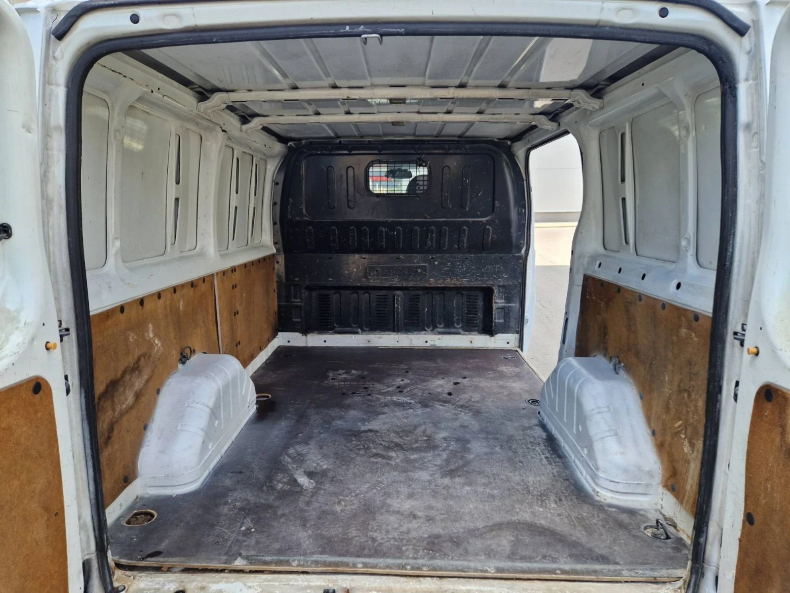 Ford Transit 2.2 / 86 к.с. - изображение 9