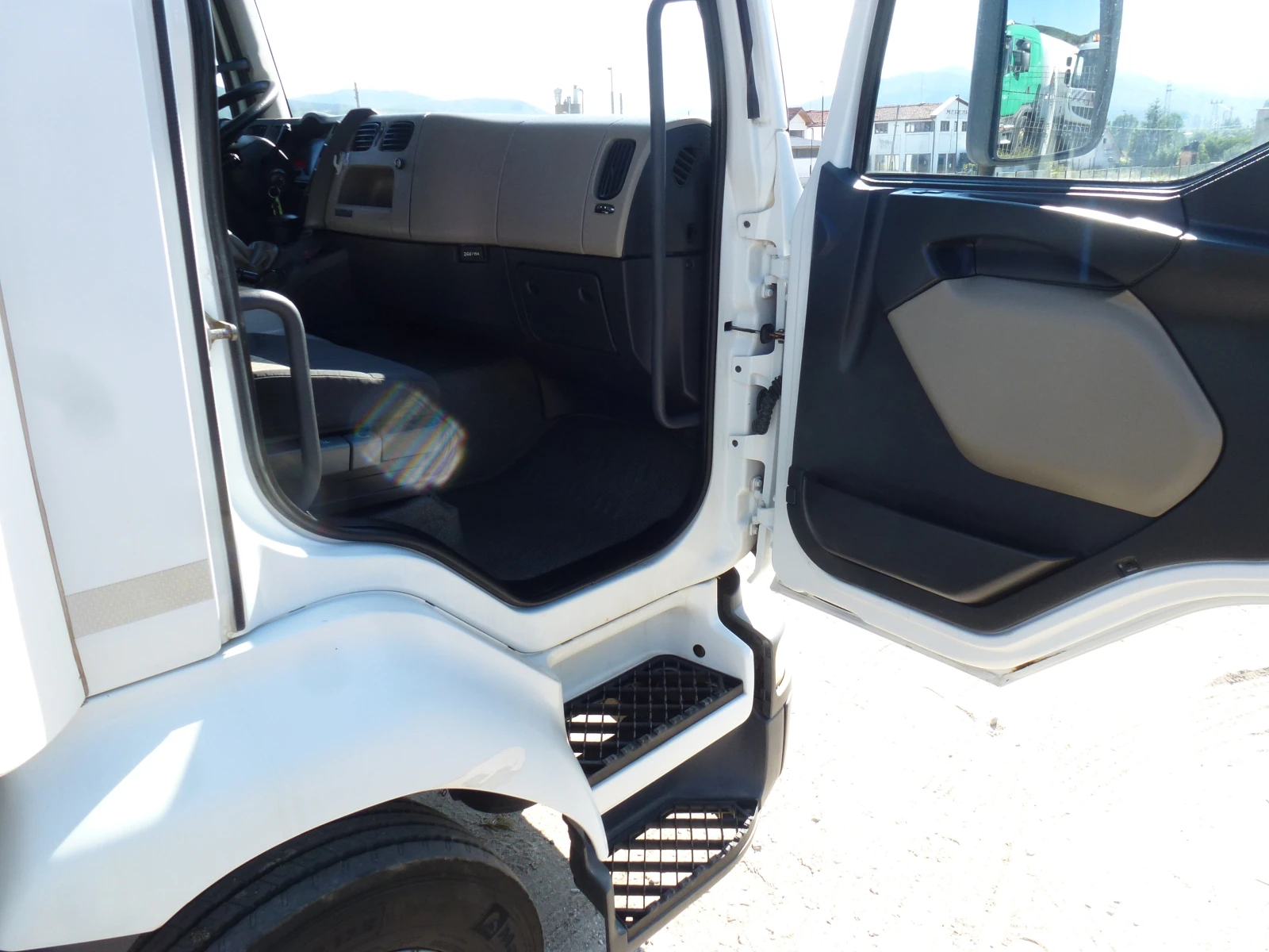 Renault Midlum 220 11990 кг. , снимка 13 - Камиони - 55693689