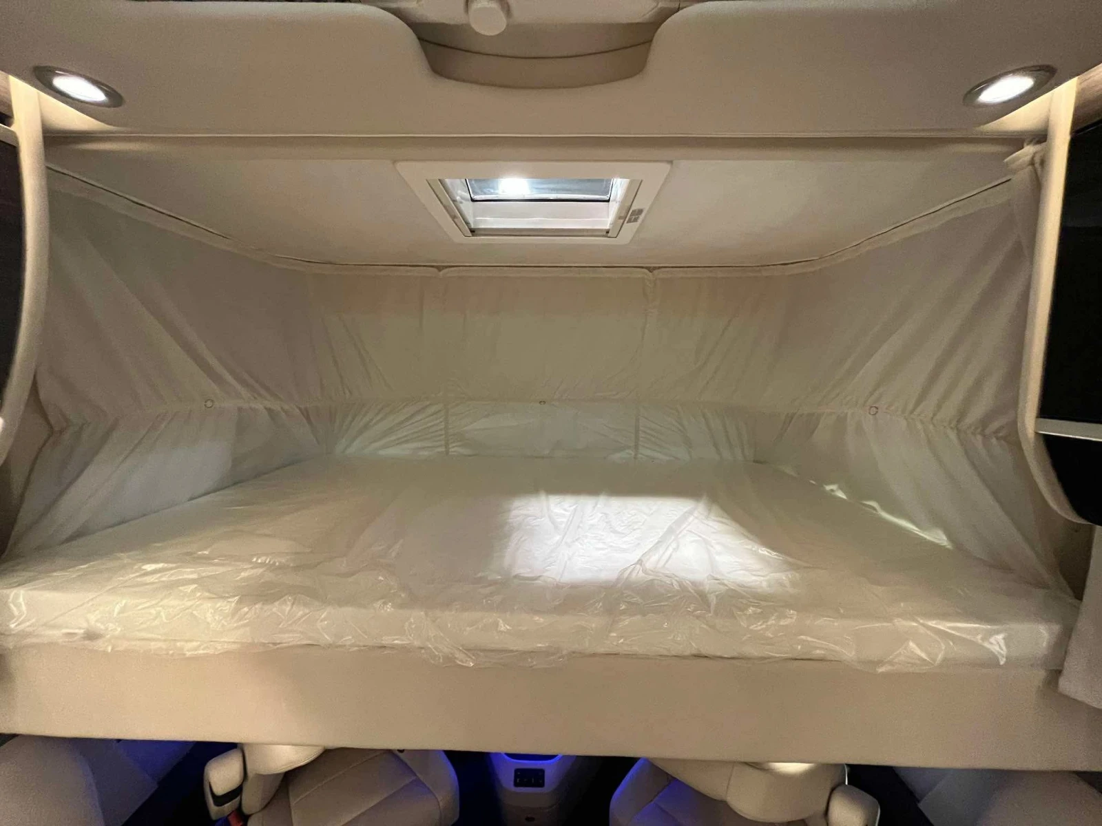 Кемпер Concorde Charisma 910MI FULL 207к.с. AT8 Centurion style , снимка 7 - Каравани и кемпери - 55533286