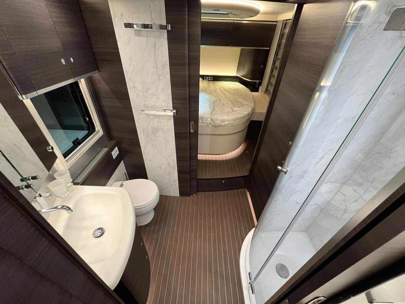 Кемпер Concorde Charisma 910MI FULL 207к.с. AT8 Centurion style , снимка 9 - Каравани и кемпери - 55533286