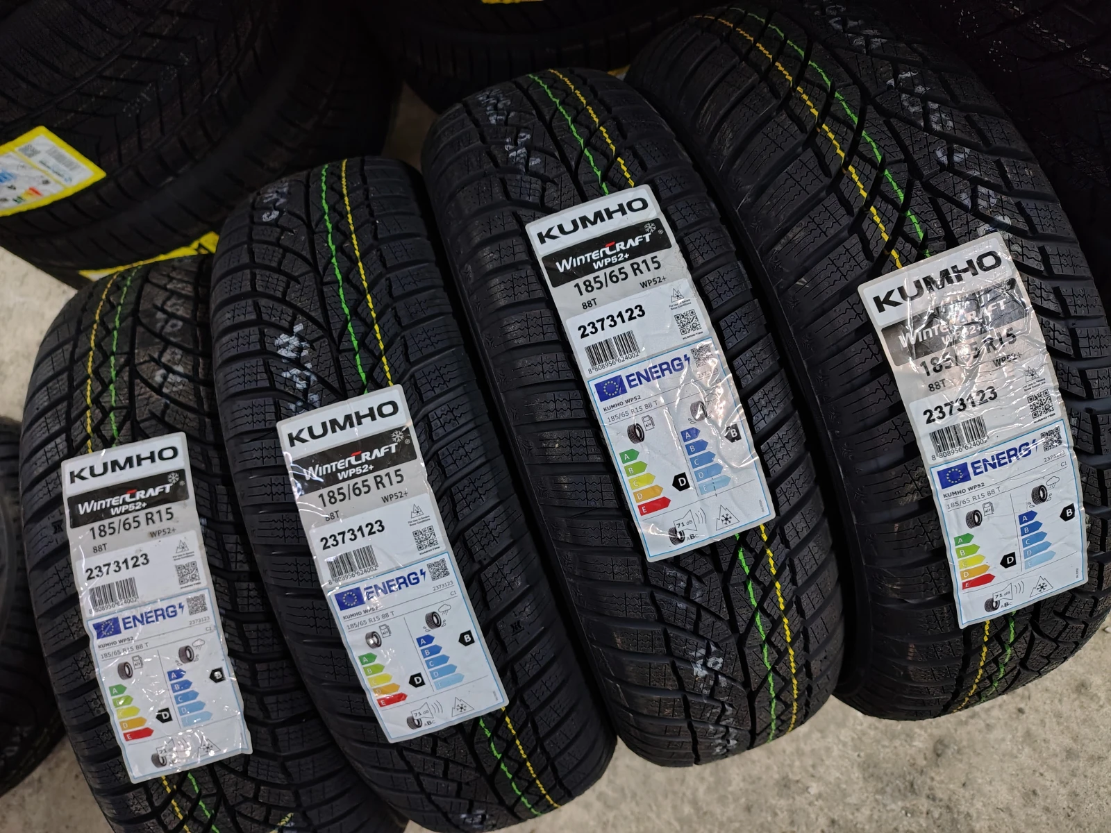 Гуми Зимни 185/65R15, снимка 2 - Гуми и джанти - 53941478