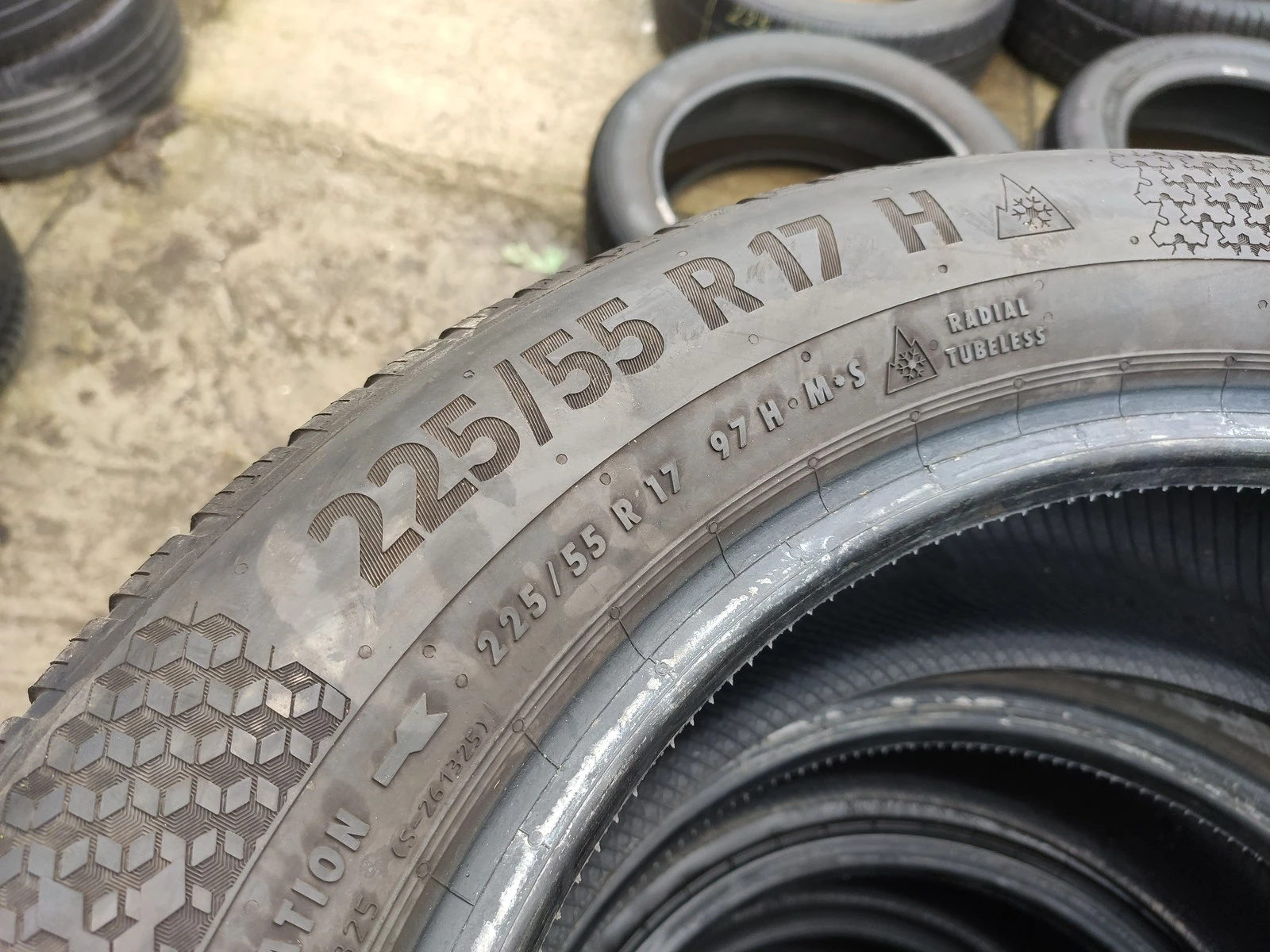 Гуми Зимни 225/55R17, снимка 7 - Гуми и джанти - 56729977