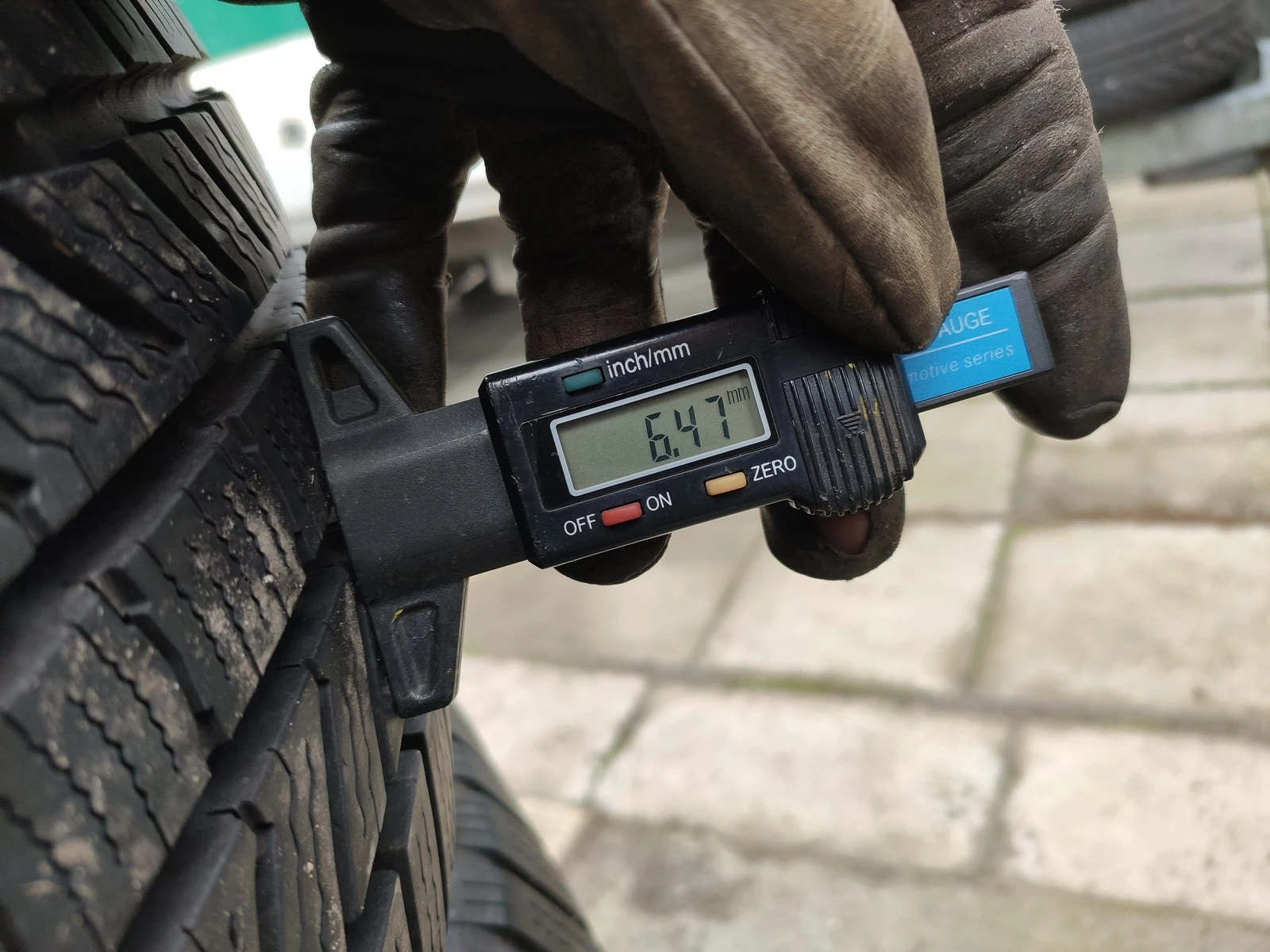 Гуми Зимни 225/55R17, снимка 5 - Гуми и джанти - 56729977