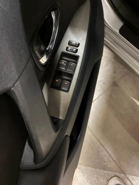 Toyota Avensis 1.8 VVTI - 100% История, снимка 9