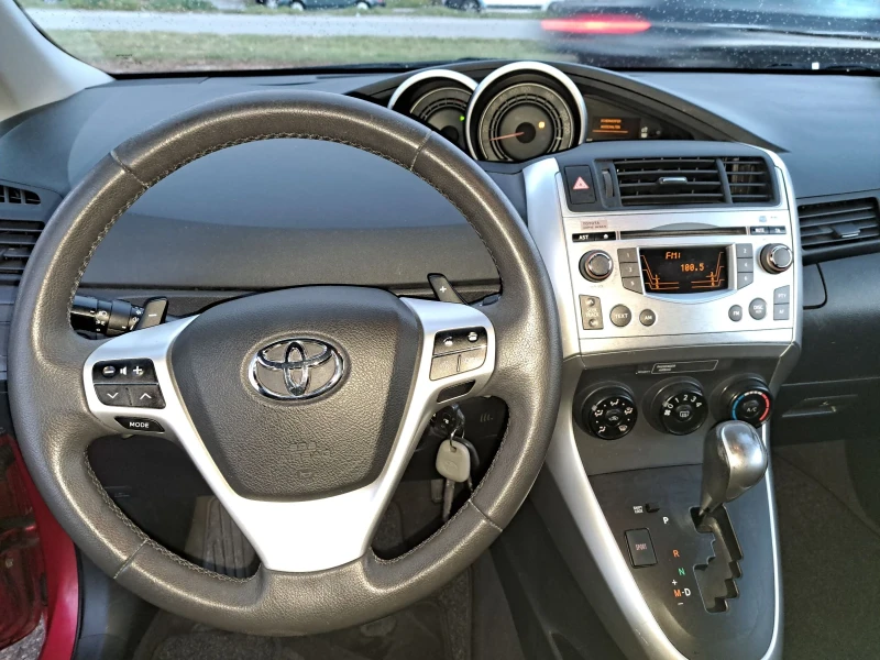 Toyota Verso 1.8Valve matic-AUTOMATIK, снимка 10 - Автомобили и джипове - 48095952