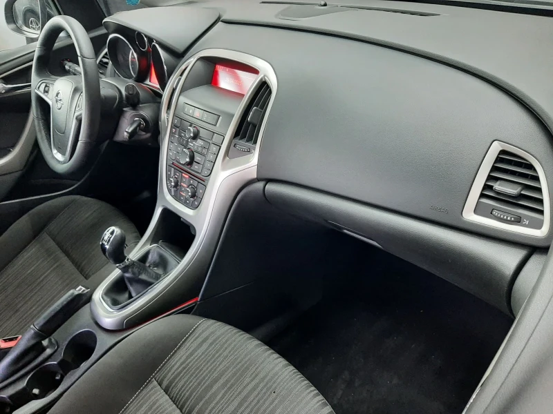 Opel Astra, снимка 15 - Автомобили и джипове - 53059580