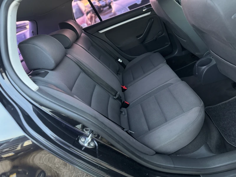 VW Golf 1.9TDI 90кс КЛИМАТИК ПОДГРЕВ, снимка 13 - Автомобили и джипове - 52845352