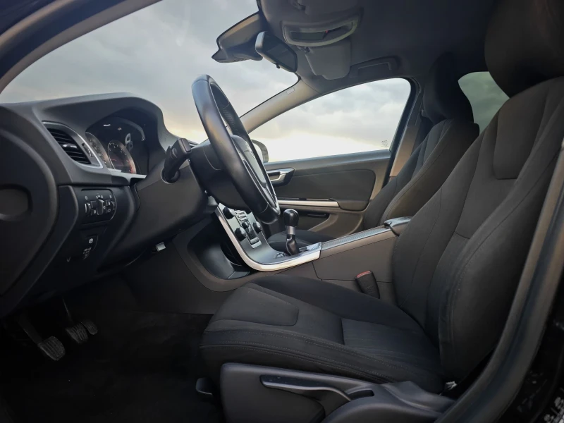 Volvo V60 * NAVI* EXCLUSIVE* , снимка 7 - Автомобили и джипове - 53395730