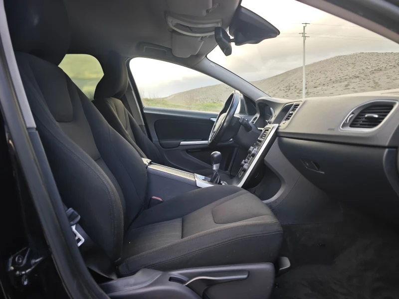 Volvo V60 * NAVI* EXCLUSIVE* , снимка 12 - Автомобили и джипове - 53395730