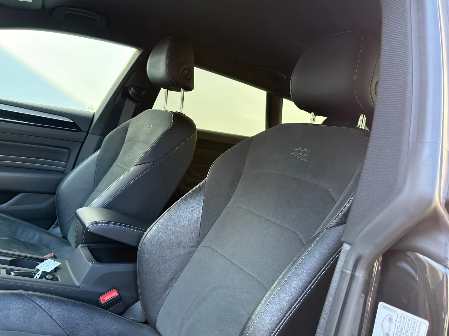 VW Arteon R-Line 2.0 TDI SCR DSG - изображение 7