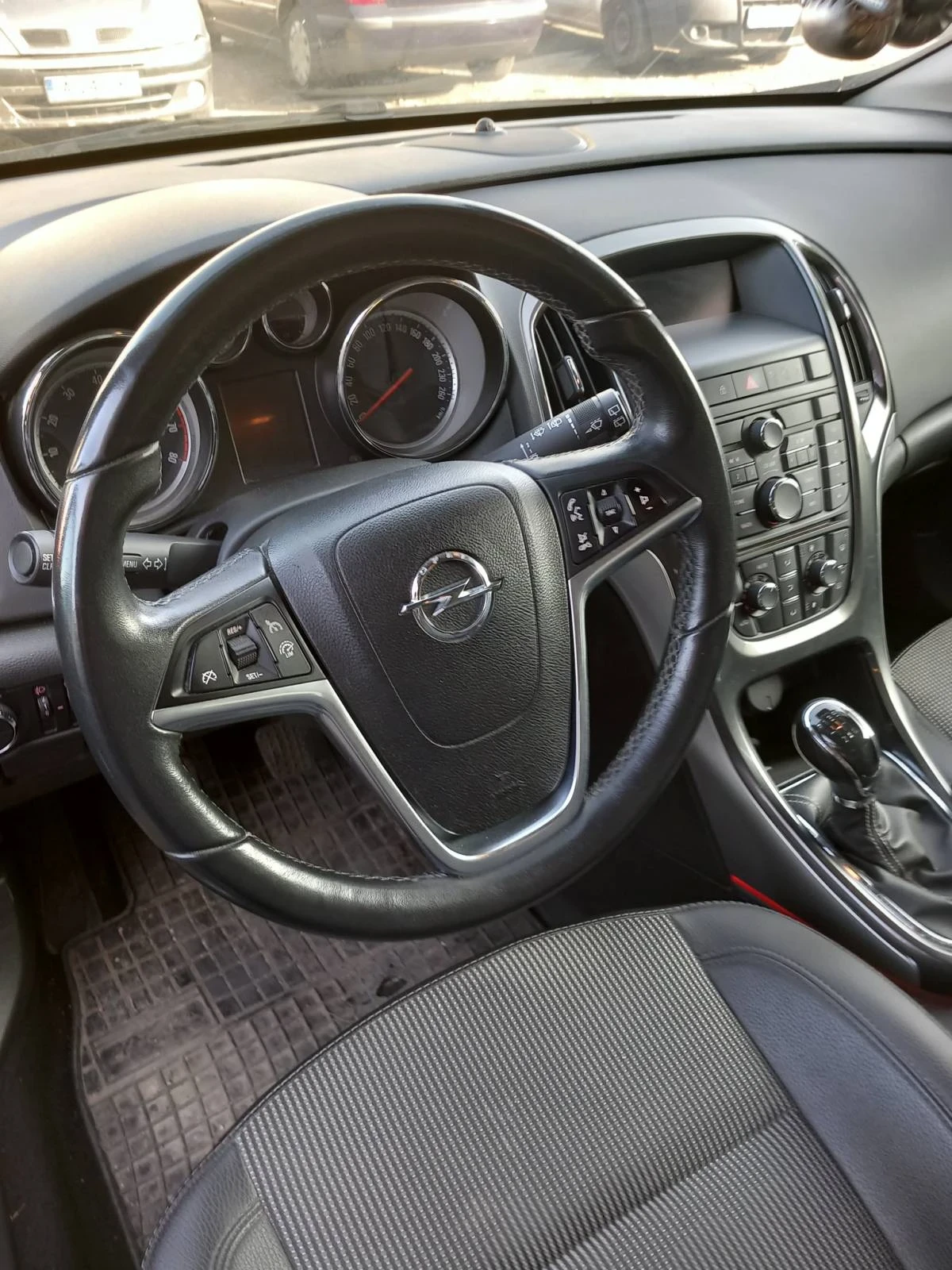 Opel Astra J, снимка 4 - Автомобили и джипове - 53903431