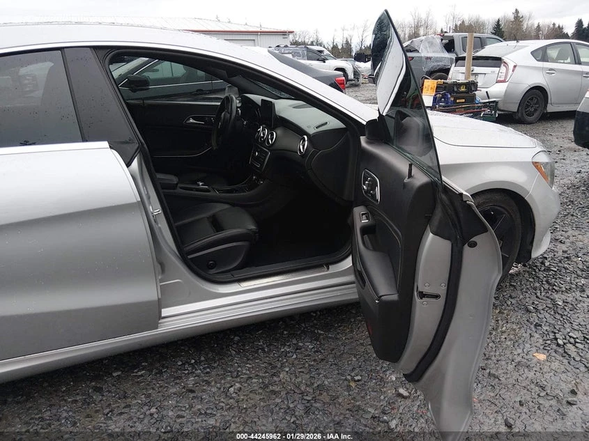 Mercedes-Benz CLA 250 2l, снимка 5 - Автомобили и джипове - 53911111