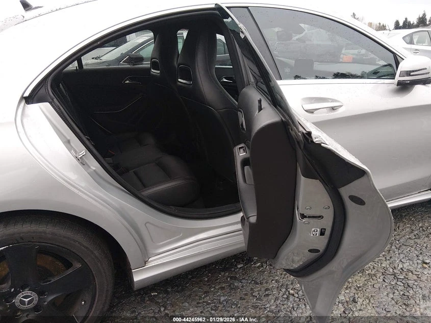 Mercedes-Benz CLA 250 2l, снимка 8 - Автомобили и джипове - 53911111