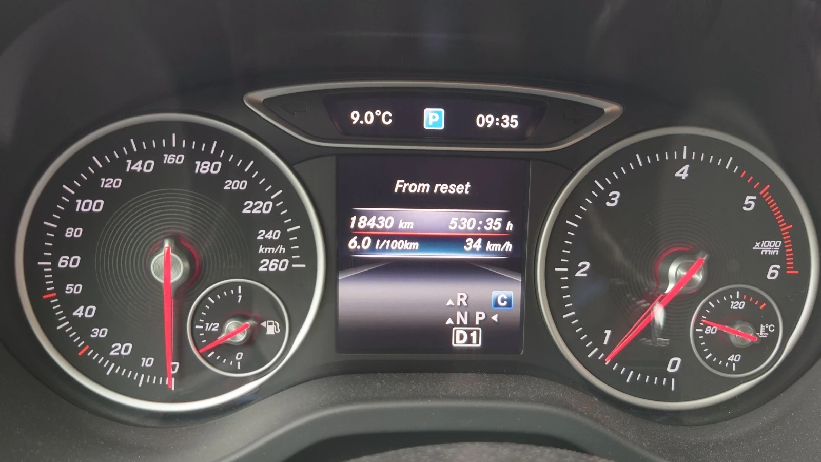 Mercedes-Benz GLA 180, снимка 13 - Автомобили и джипове - 53912991