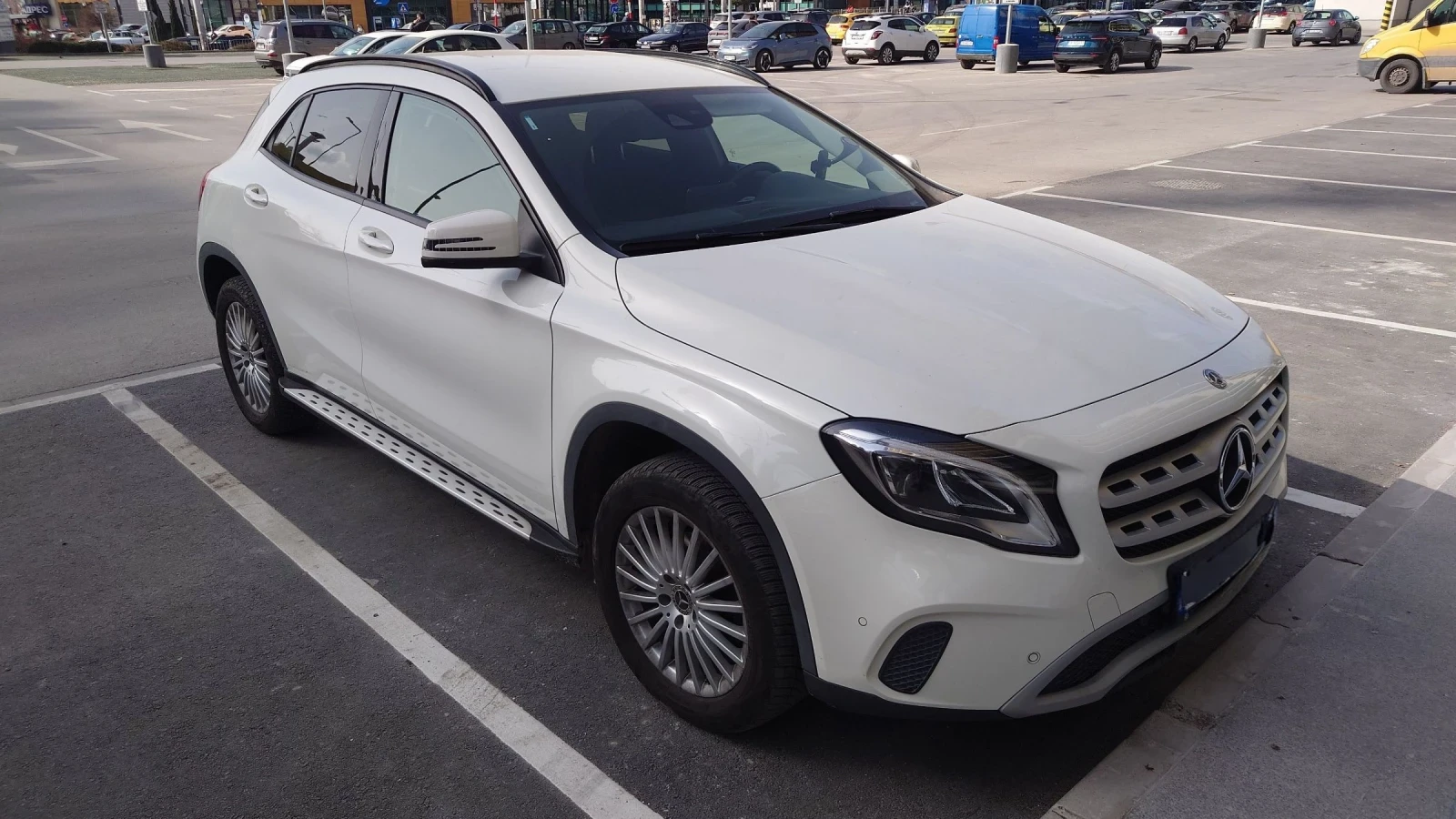 Mercedes-Benz GLA 180, снимка 2 - Автомобили и джипове - 53912991