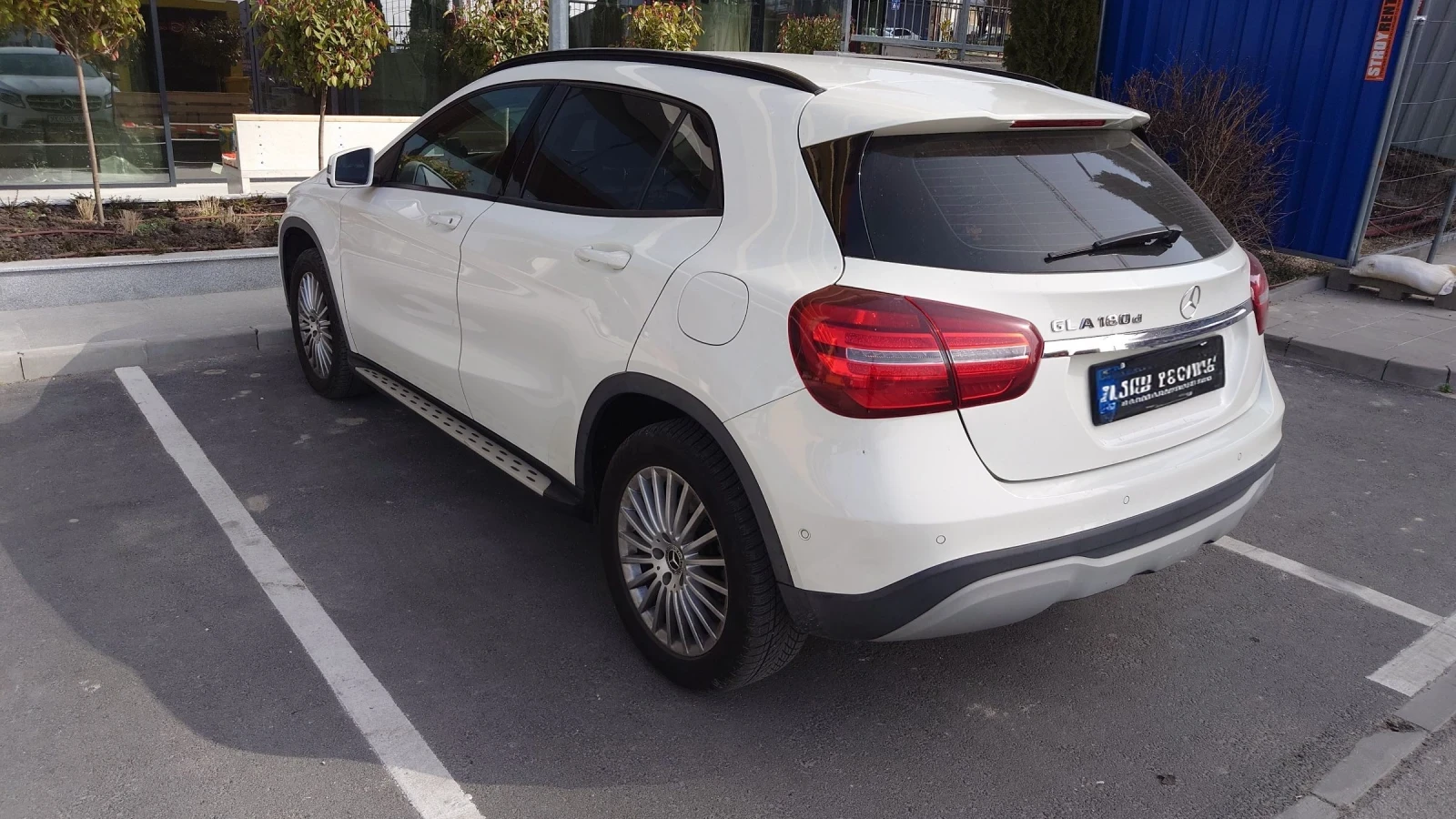 Mercedes-Benz GLA 180, снимка 5 - Автомобили и джипове - 53912991