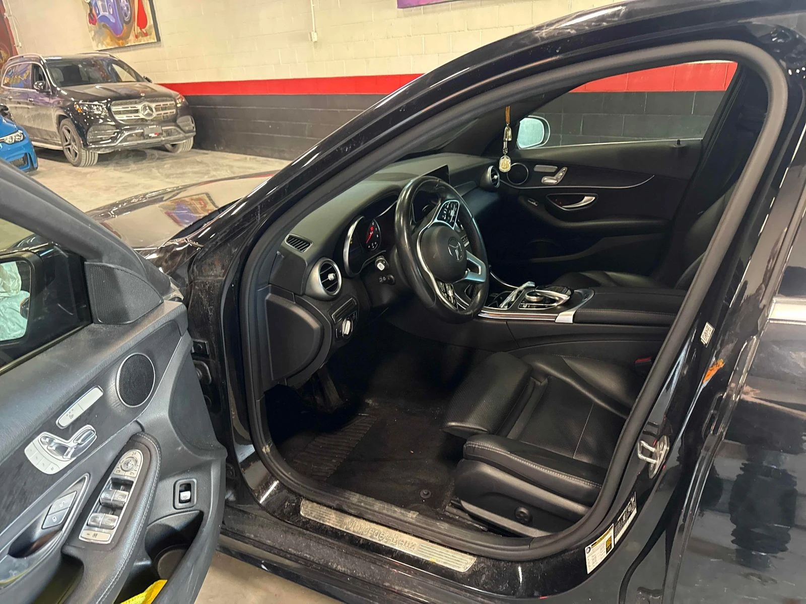 Mercedes-Benz C 300 АВТО КРЕДИТ, снимка 7 - Автомобили и джипове - 53948834