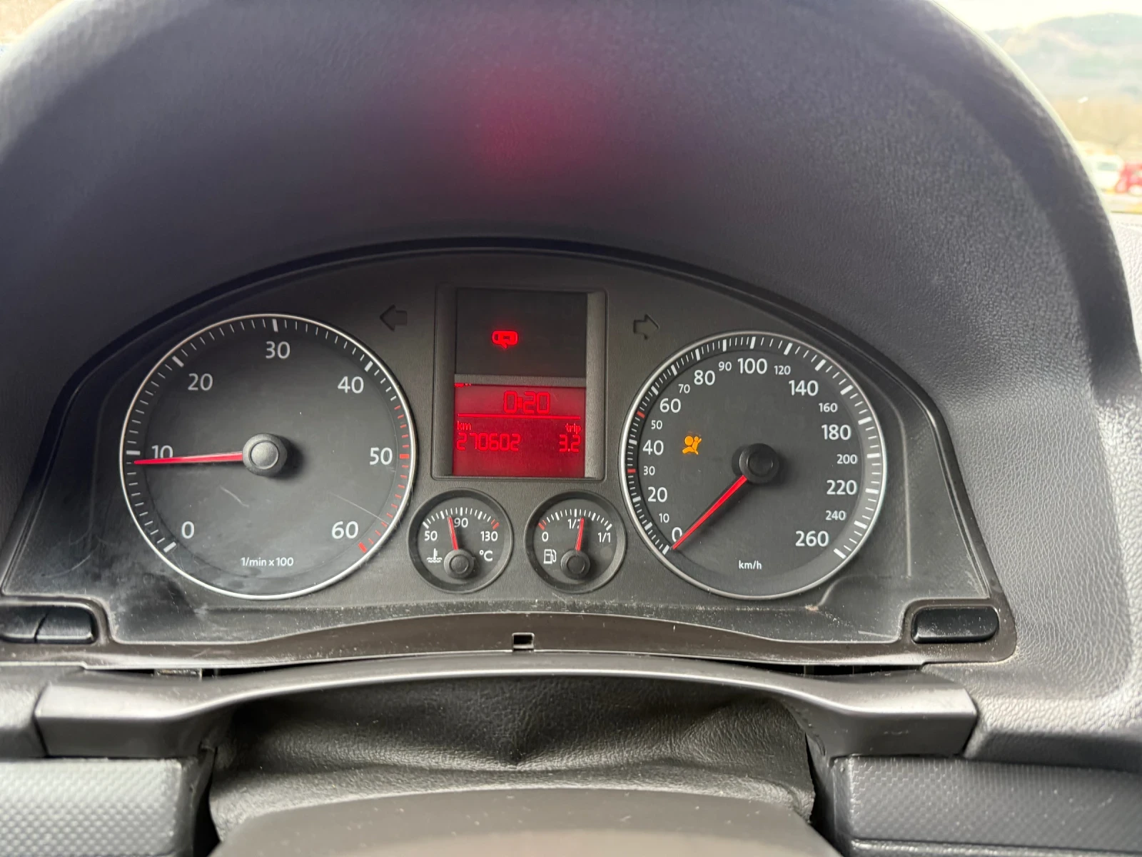 VW Golf 1.9 TDI / Климатроник / 6 скорости , снимка 7 - Автомобили и джипове - 53958706