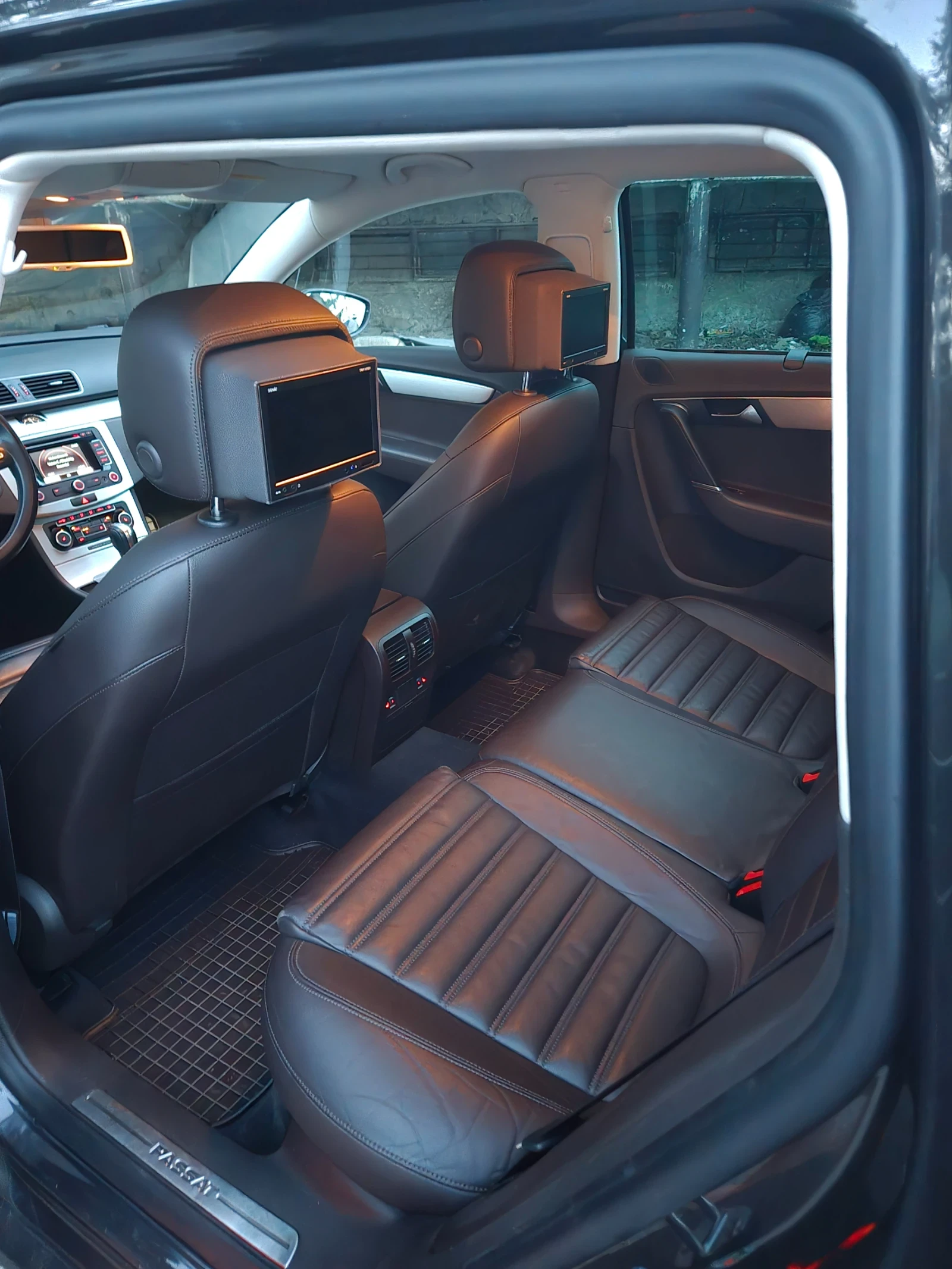 VW Passat R line Швейцария, снимка 14 - Автомобили и джипове - 55003765