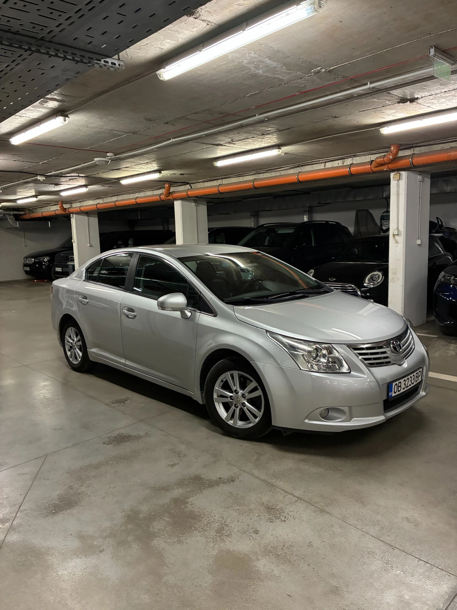 Toyota Avensis 1.8 VVTI - 100% История, снимка 4 - Автомобили и джипове - 55901816