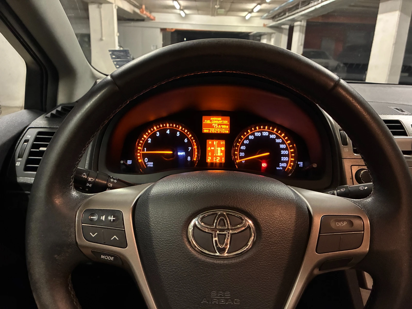 Toyota Avensis 1.8 VVTI - 100% История, снимка 11 - Автомобили и джипове - 55901816