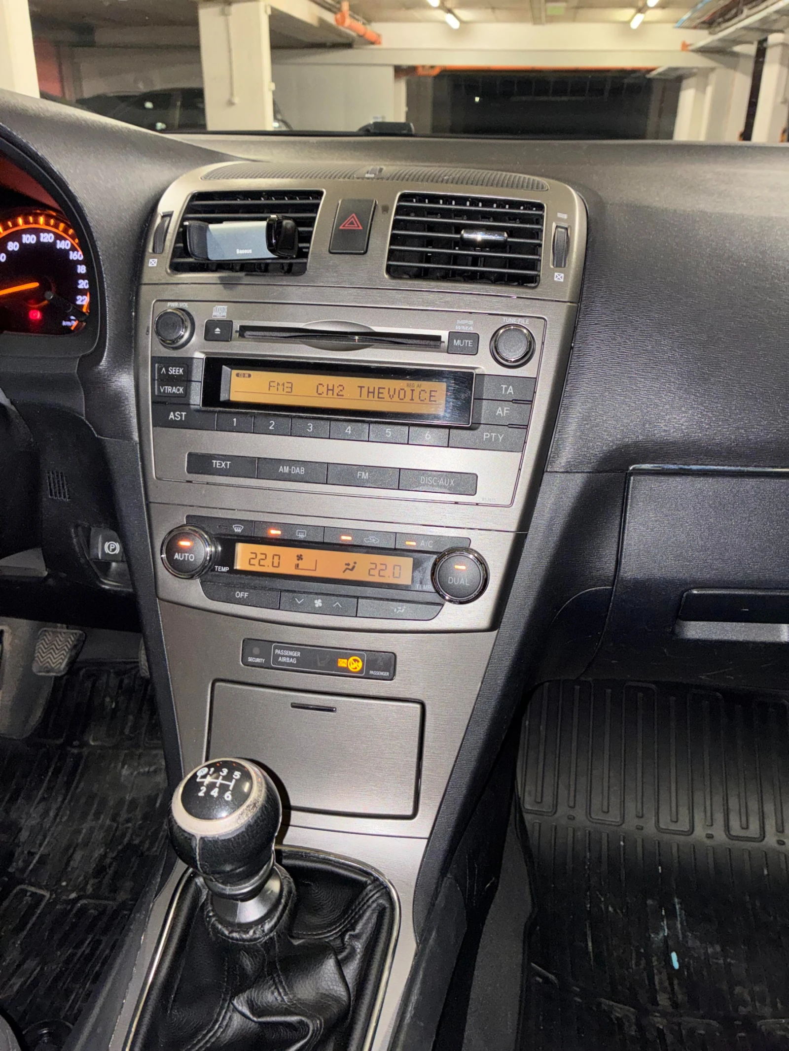 Toyota Avensis 1.8 VVTI - 100% История, снимка 10 - Автомобили и джипове - 55901816