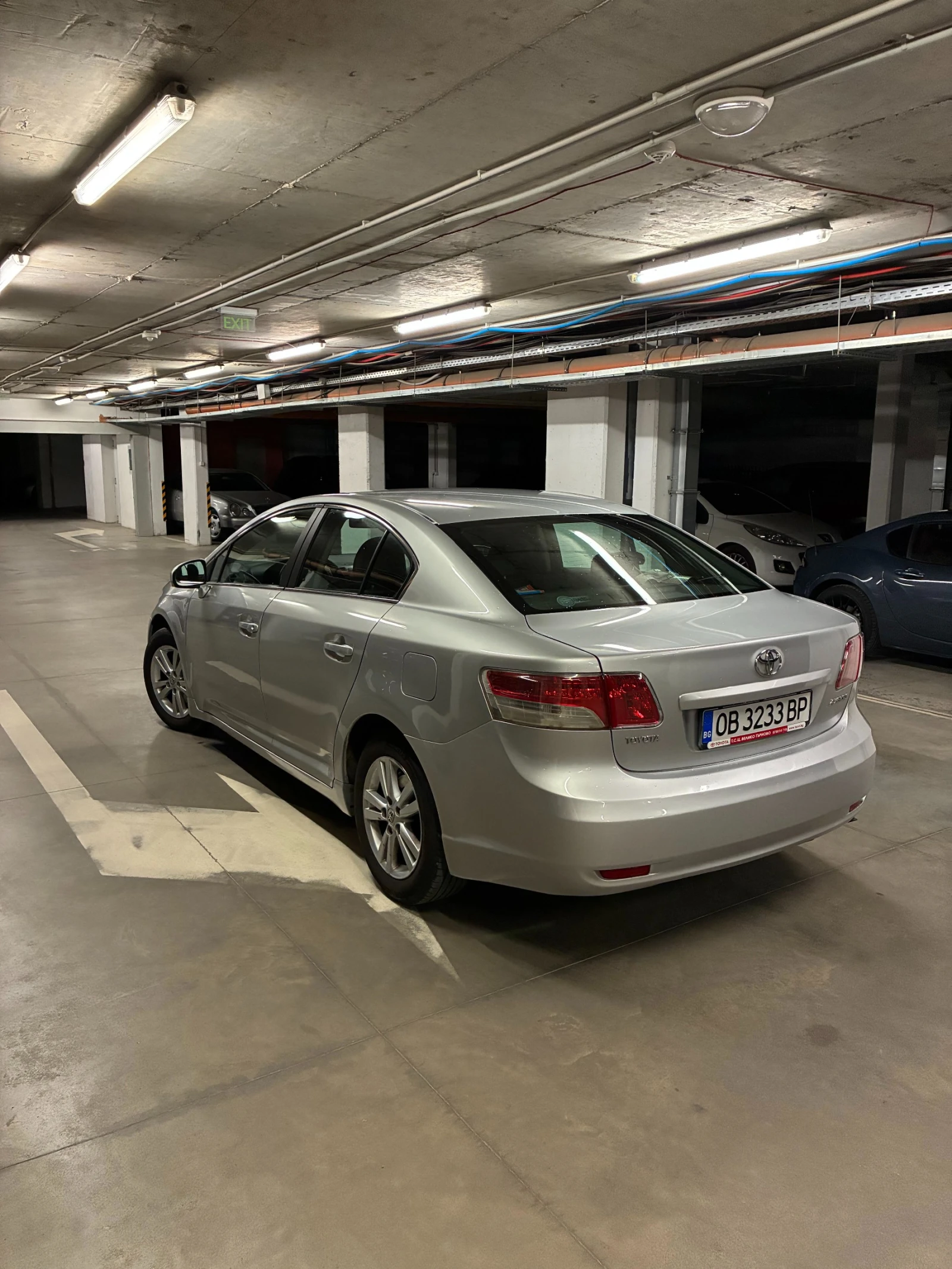 Toyota Avensis 1.8 VVTI - 100% История, снимка 6 - Автомобили и джипове - 55901816