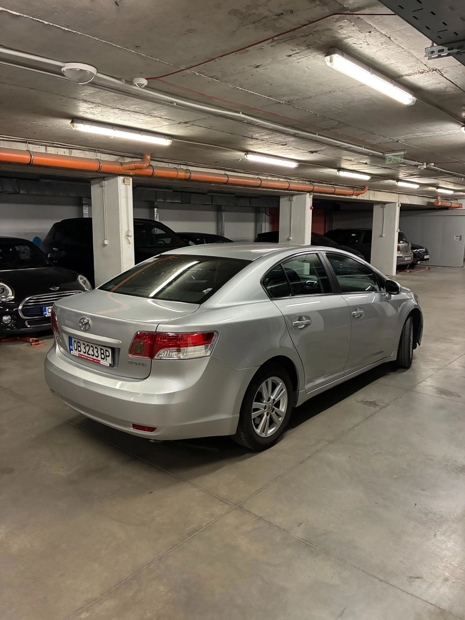 Toyota Avensis 1.8 VVTI - 100% История, снимка 7 - Автомобили и джипове - 55901816
