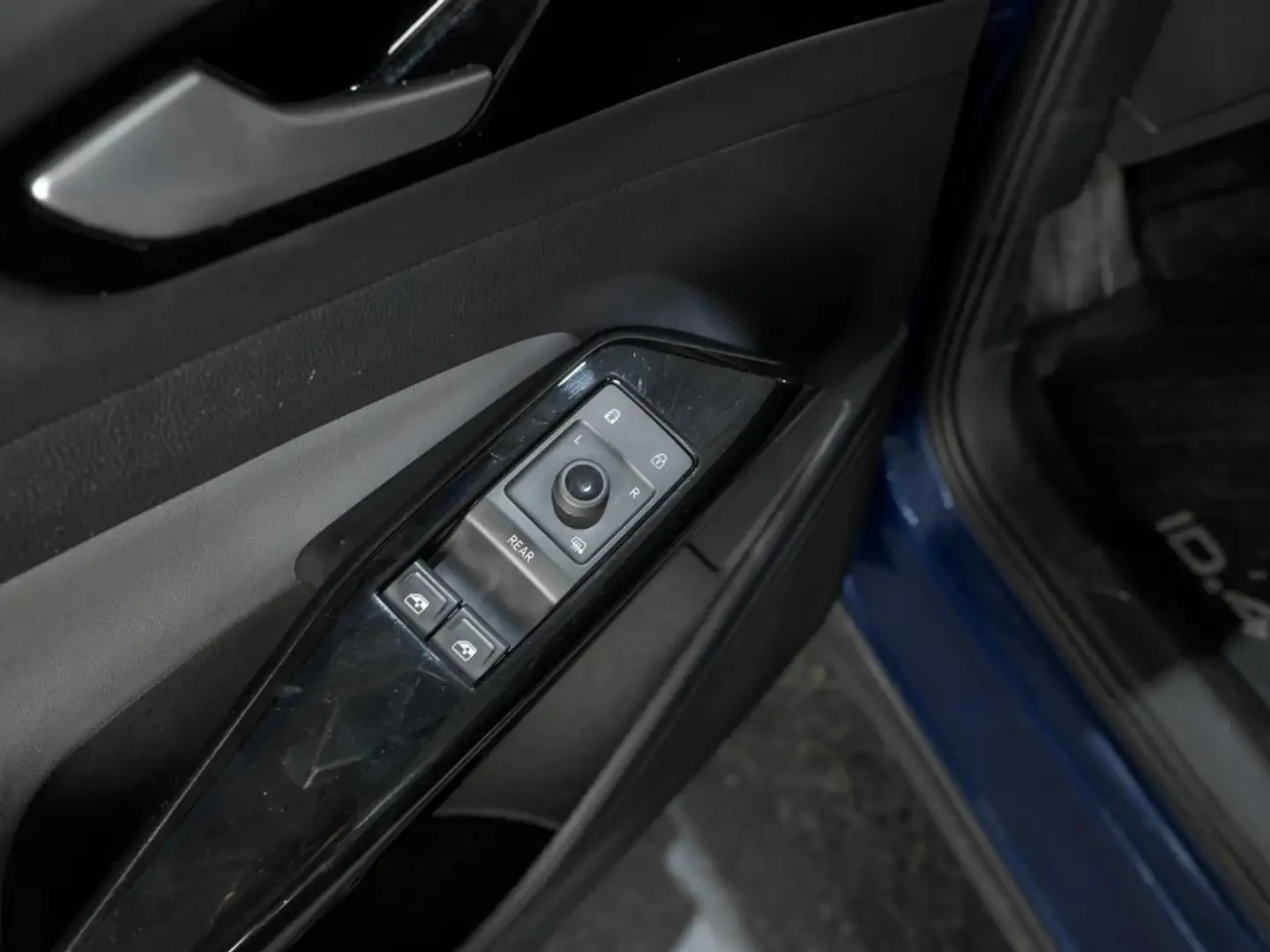 VW ID.4 PRO AWD| КАМЕРА| ПОДГРЕВ| 82KWh, снимка 15 - Автомобили и джипове - 56093746