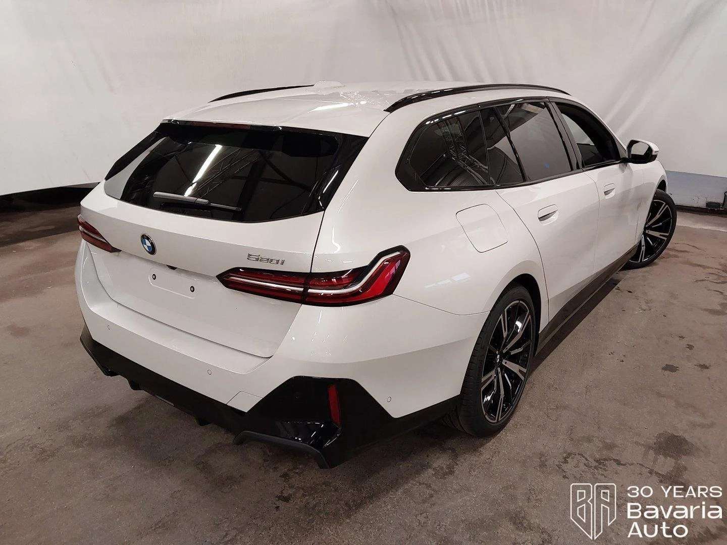 BMW 520 i Touring Steptronic, снимка 3 - Автомобили и джипове - 56506506