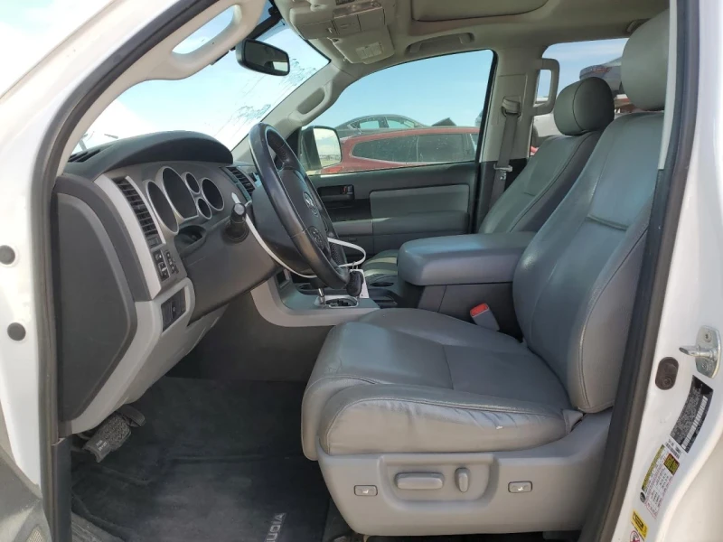 Toyota Sequoia, снимка 7 - Автомобили и джипове - 49359659