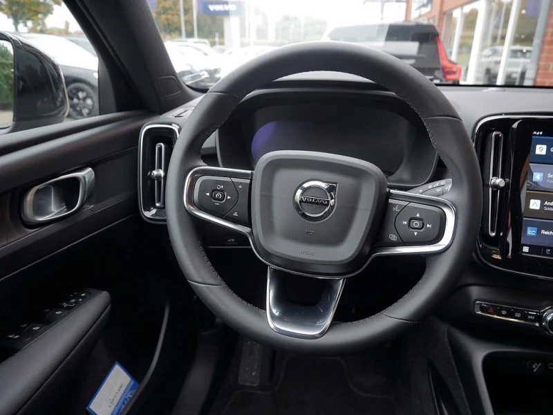 Volvo XC40 82kW* LED* CAM* DISTR* CARPLAY* 0, снимка 8 - Автомобили и джипове - 52073615