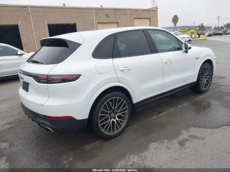 Porsche Cayenne E-Hybrid * CARFAX* , снимка 4 - Автомобили и джипове - 53387719