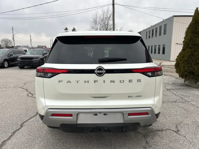 Nissan Pathfinder SL* 4x4* Camera* Bluetooth* Brake Ass* Lane Ass* S, снимка 5 - Автомобили и джипове - 53406167