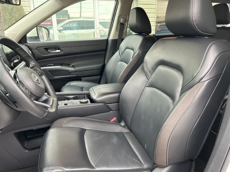 Nissan Pathfinder SL* 4x4* Camera* Bluetooth* Brake Ass* Lane Ass* S, снимка 6 - Автомобили и джипове - 53406167