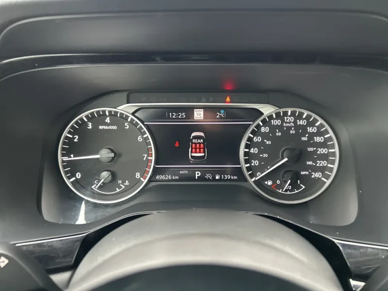 Nissan Pathfinder SL* 4x4* Camera* Bluetooth* Brake Ass* Lane Ass* S, снимка 9 - Автомобили и джипове - 53406167