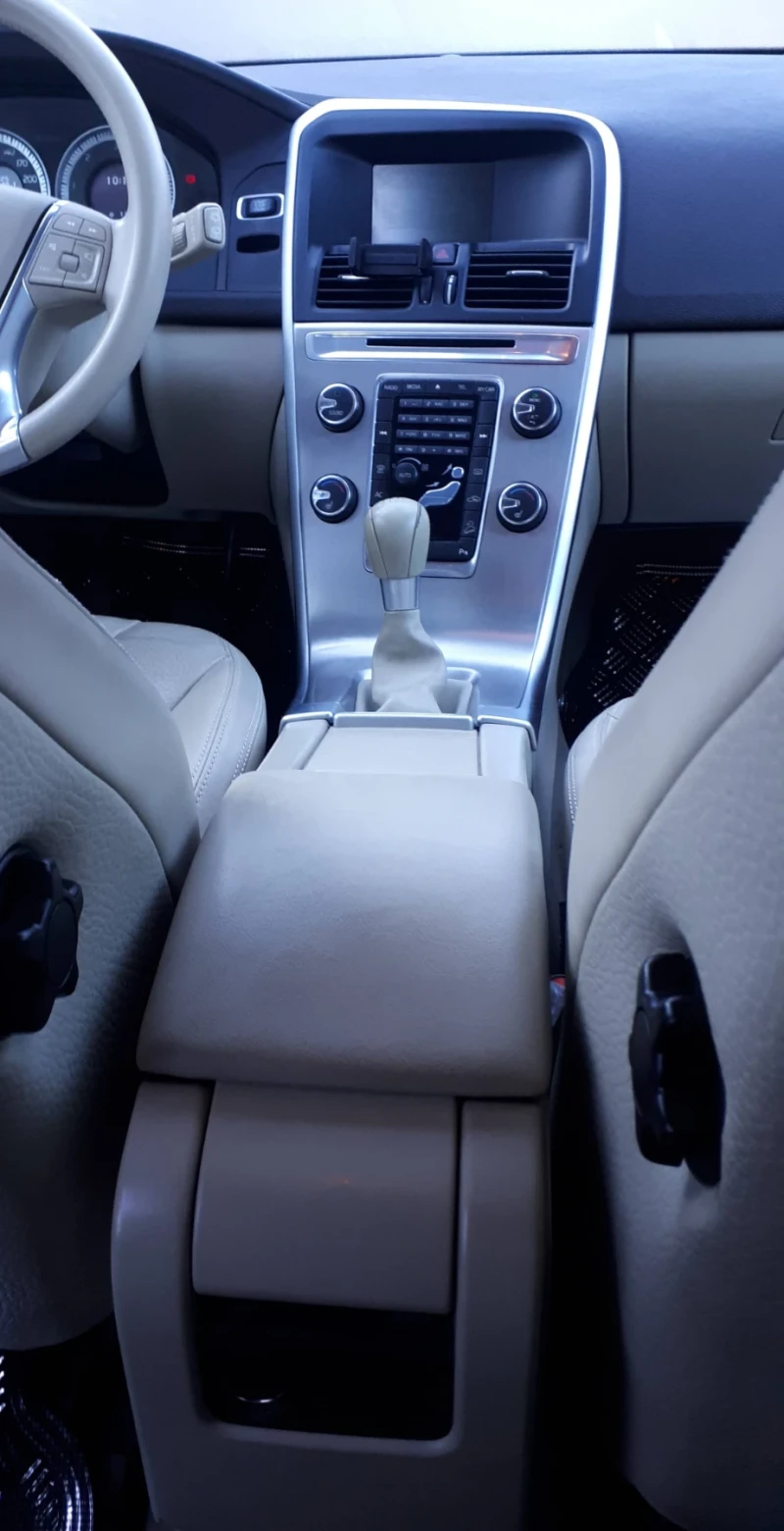 Volvo XC60 Джип, снимка 6 - Автомобили и джипове - 53414704