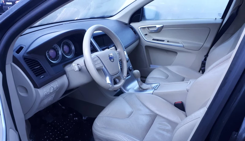 Volvo XC60 Джип, снимка 5 - Автомобили и джипове - 53414704