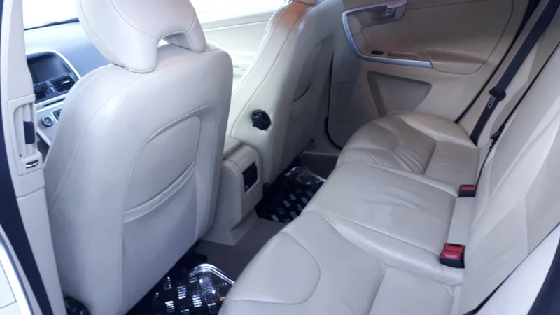 Volvo XC60 Джип, снимка 7 - Автомобили и джипове - 53414704