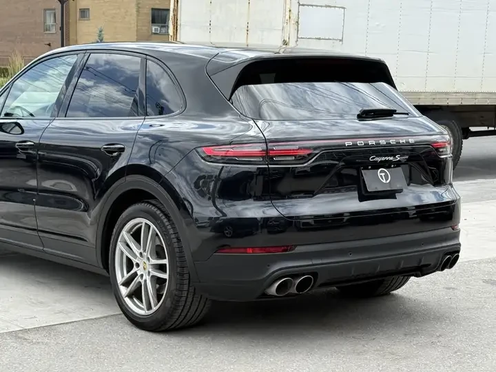 Porsche Cayenne S* PREMIUM* ОБДУХ* BOSE* LANE ASSIST* ПАНО* ВЪЗДУХ - изображение 3