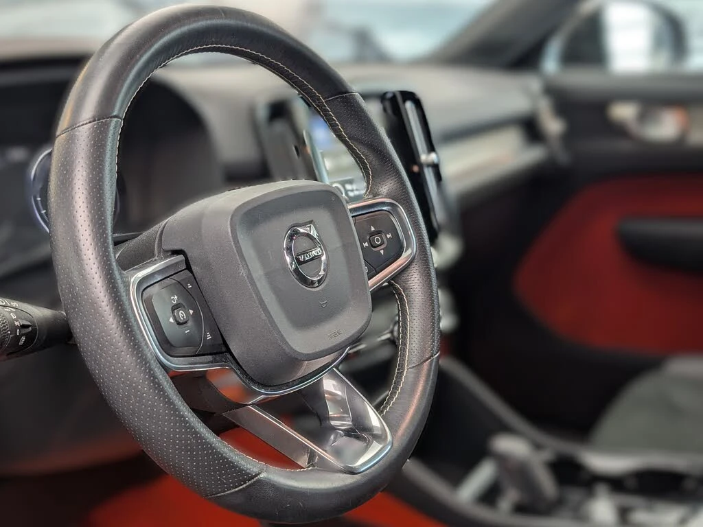 Volvo XC40 T5 R-Design * HeadUp * АвтоКредит * (ЦЕНА ДО БГ) - изображение 10
